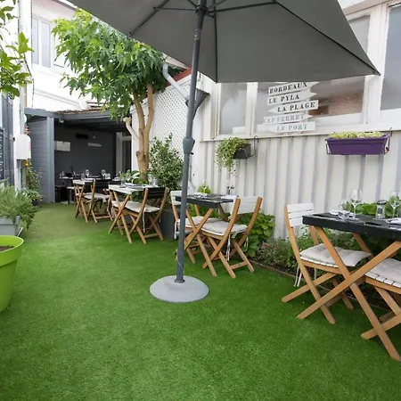 Familial L'ostrei 호텔